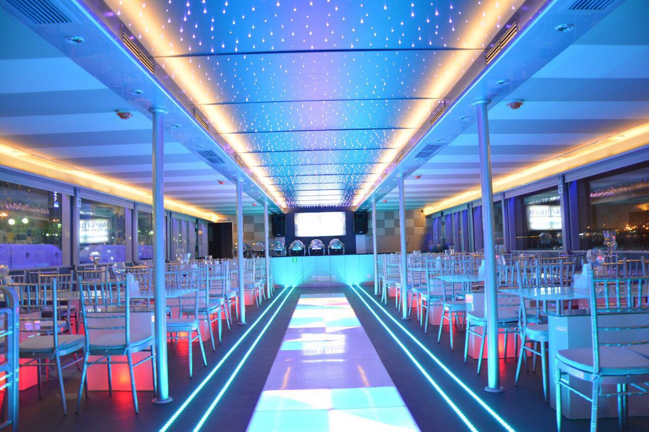 Dubai New Years Eve Yacht Party 2021 | New Year&#039;s Eve Dinner Cruise